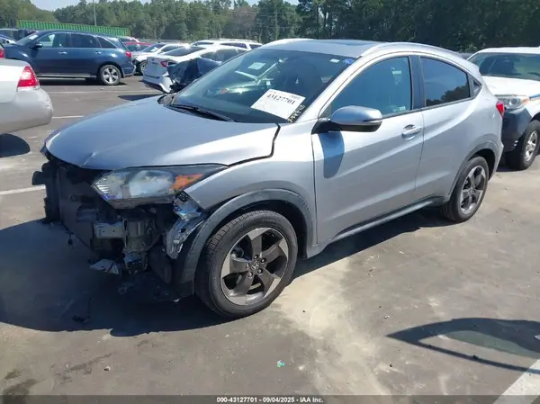 3CZRU6H78JM719098 2018 HONDA HR-V - Image 2