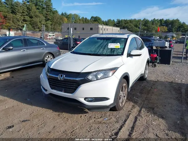 3CZRU6H79HM711182 2017 HONDA HR-V - Image 2