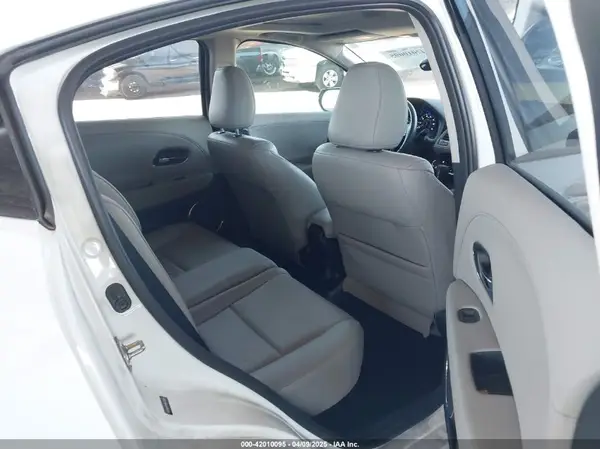 3CZRU6H7XHM703883 2017 HONDA HR-V - Image 8