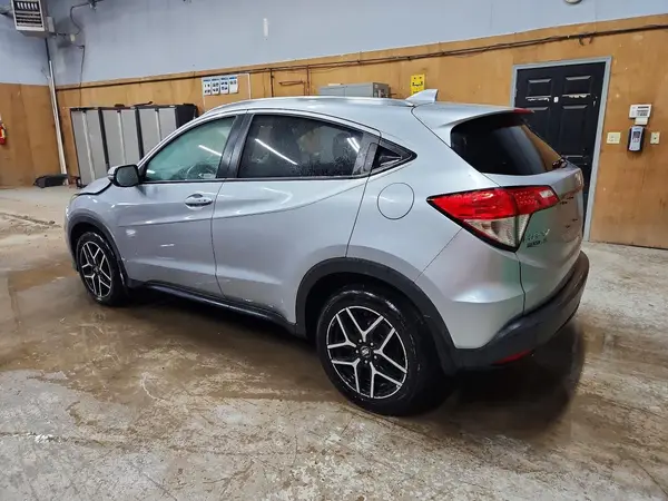 3CZRU6H7XKM715216 2019 HONDA HR-V - Image 2