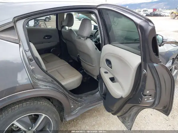 3CZRU6H93KM700378 2019 HONDA HR-V - Image 8
