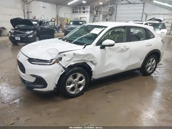 3CZRZ2H33SM701116 2025 HONDA HR-V - Image 2