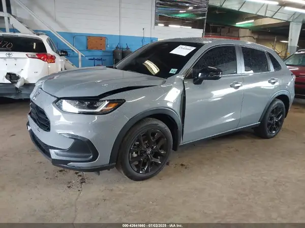 3CZRZ2H56RM707570 2024 HONDA HR-V - Image 2