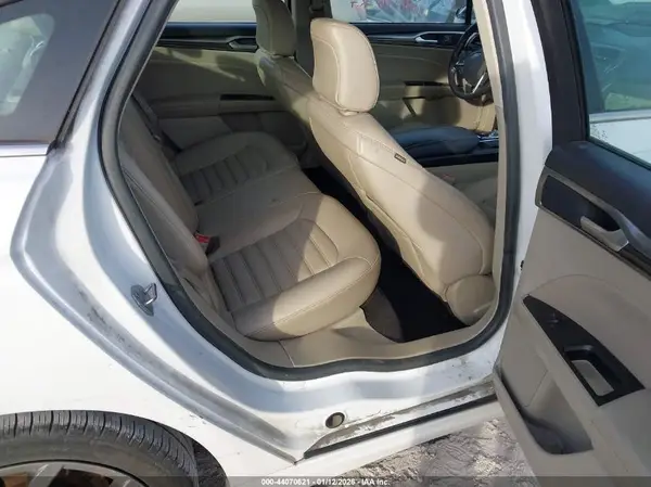 3FA6P0CD1LR127807 2020 FORD FUSION - Image 8
