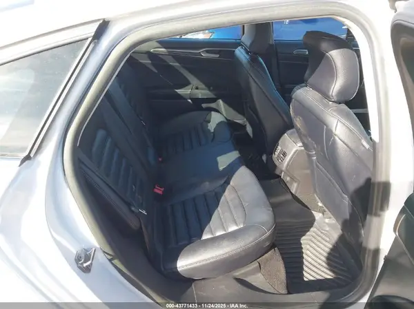 3FA6P0CD6KR138932 2019 FORD FUSION - Image 8