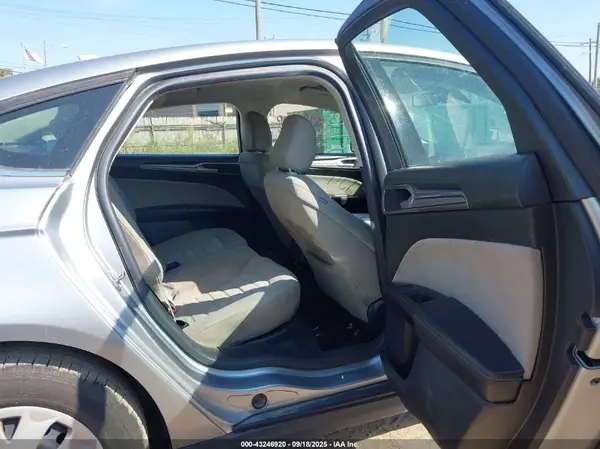 3FA6P0G71LR110218 2020 FORD FUSION - Image 8
