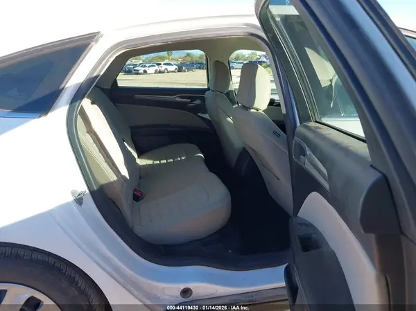 3FA6P0G77LR258132 2020 FORD FUSION - Image 8