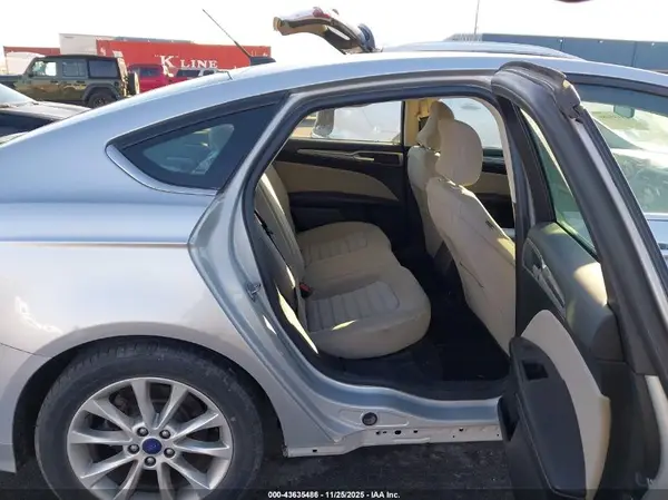 3FA6P0G7XHR105137 2017 FORD FUSION - Image 8