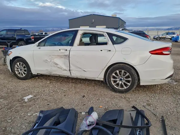 3FA6P0G7XHR319657 2017 FORD FUSION - Image 2