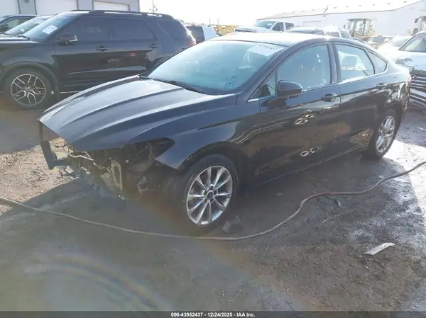 3FA6P0H71HR160123 2017 FORD FUSION - Image 2