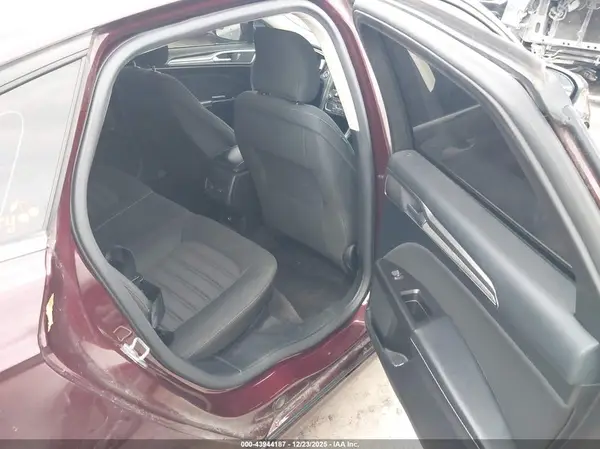 3FA6P0H77HR110827 2017 FORD FUSION - Image 8
