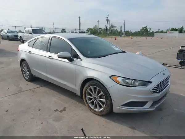 3FA6P0H77HR214427 2017 FORD FUSION - Image 1