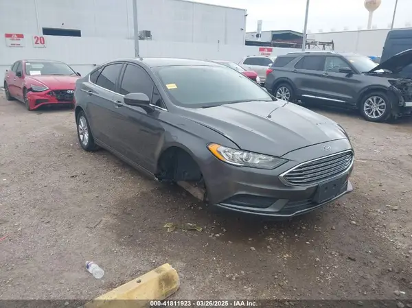 3FA6P0H77HR237562 2017 FORD FUSION - Image 1