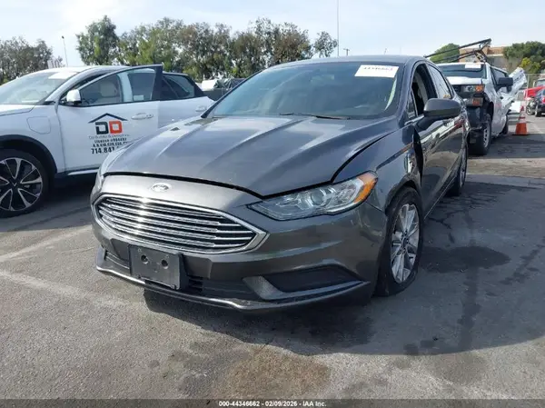 3FA6P0H7XHR303005 2017 FORD FUSION - Image 2