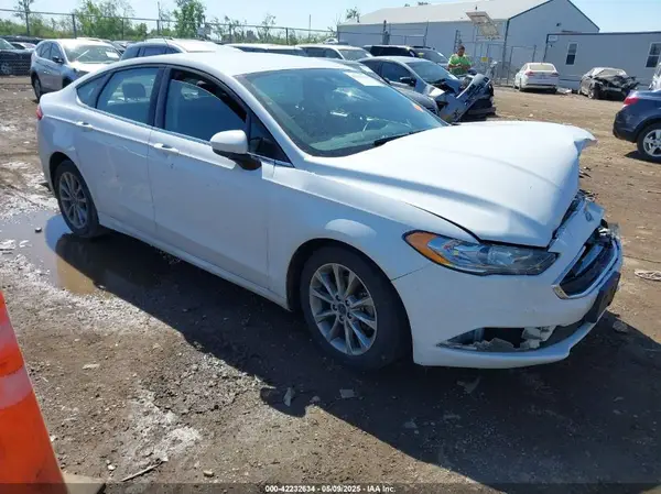 3FA6P0H7XHR415299 2017 FORD FUSION - Image 1