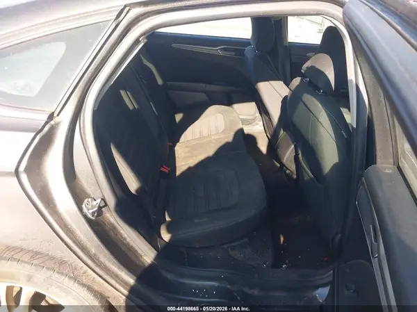 3FA6P0H7XJR126056 2018 FORD FUSION - Image 8