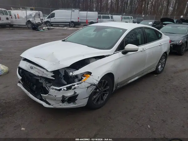 3FA6P0H7XLR155639 2020 FORD FUSION - Image 2