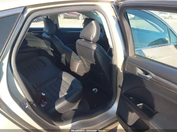 3FA6P0H9XHR407785 2017 FORD FUSION - Image 8