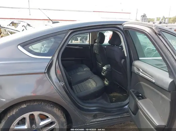 3FA6P0HD0GR378557 2016 FORD FUSION - Image 8