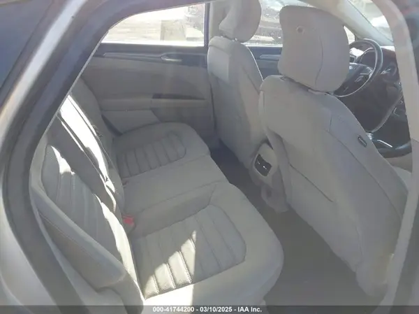 3FA6P0HD0JR237687 2018 FORD FUSION - Image 8
