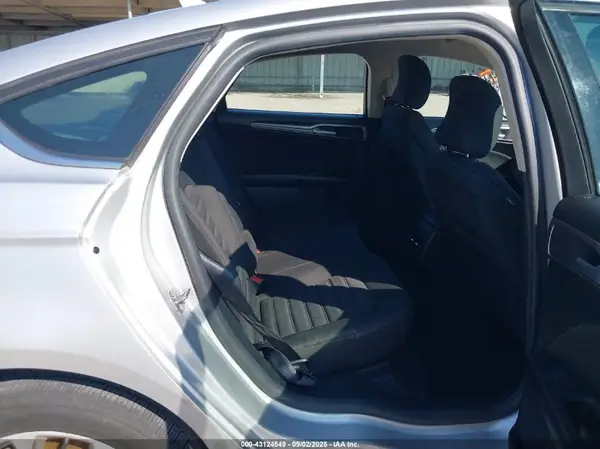 3FA6P0HD0KR147943 2019 FORD FUSION - Image 8