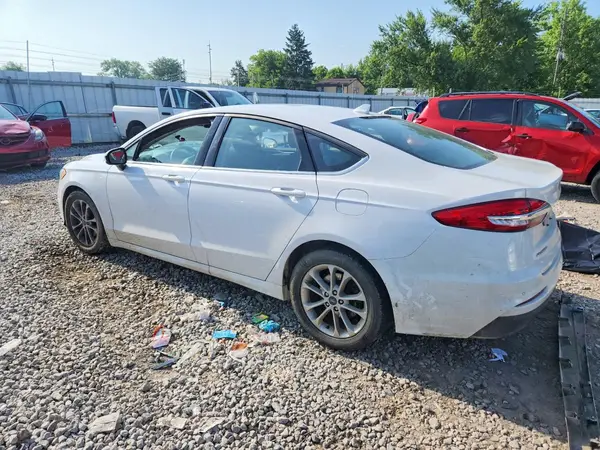 3FA6P0HD0LR230015 2020 FORD FUSION - Image 2