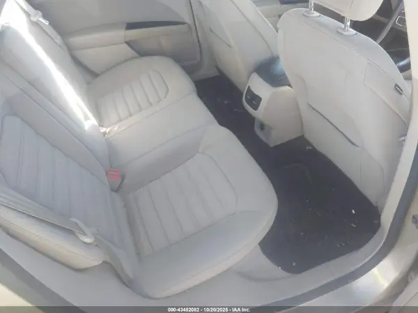 3FA6P0HD1HR121716 2017 FORD FUSION - Image 8