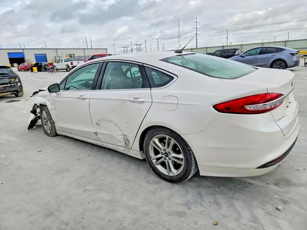 3FA6P0HD1JR233843 2018 FORD FUSION - Image 2