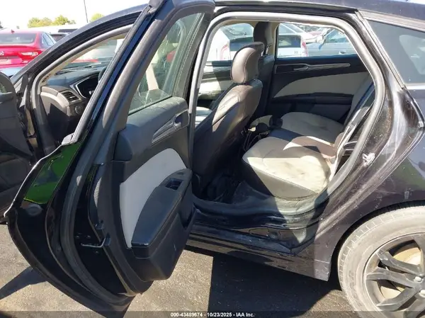 3FA6P0HD1KR216011 2019 FORD FUSION - Image 8