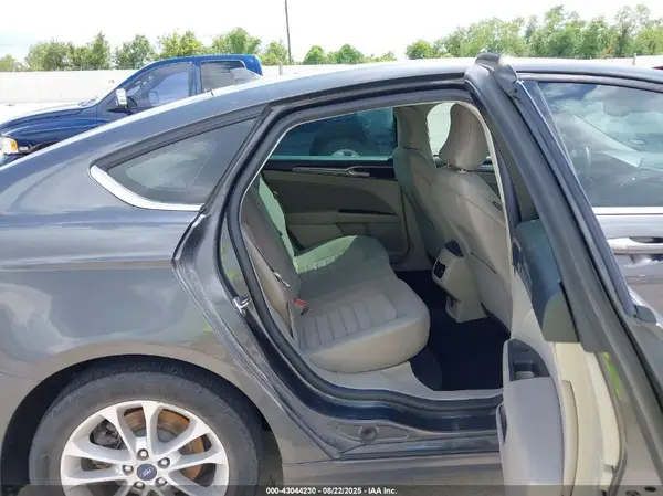 3FA6P0HD1KR250613 2019 FORD FUSION - Image 8