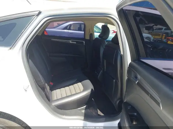 3FA6P0HD3HR215967 2017 FORD FUSION - Image 8