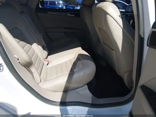 3FA6P0HD4HR375596 2017 FORD FUSION - Image 8