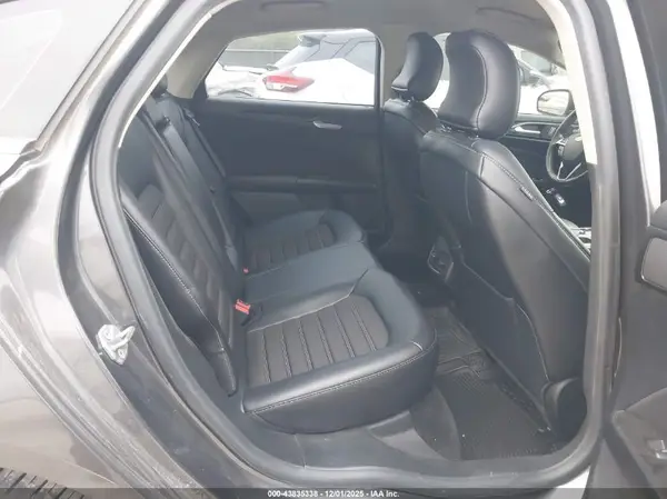 3FA6P0HD4JR240219 2018 FORD FUSION - Image 8