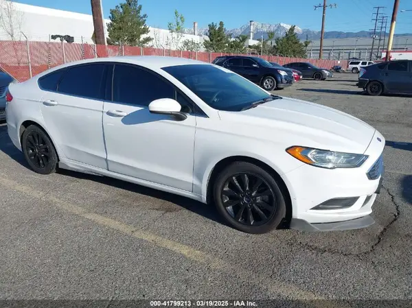 3FA6P0HD6HR335858 2017 FORD FUSION - Image 1