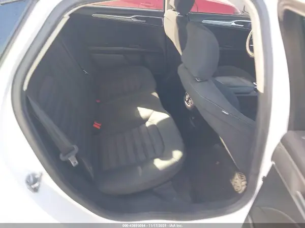 3FA6P0HD6KR104157 2019 FORD FUSION - Image 8