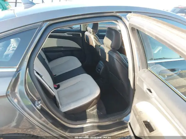 3FA6P0HD6LR246042 2020 FORD FUSION - Image 8