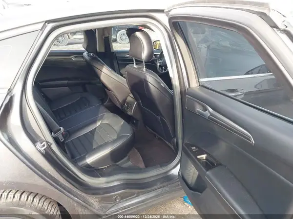 3FA6P0HD7HR219679 2017 FORD FUSION - Image 8