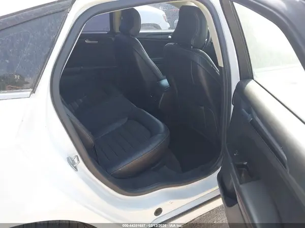 3FA6P0HD7JR217985 2018 FORD FUSION - Image 8