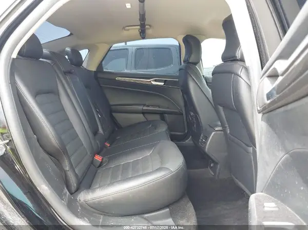 3FA6P0HD7JR240215 2018 FORD FUSION - Image 8