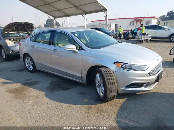 3FA6P0HD7JR240859 2018 FORD FUSION - Image 1