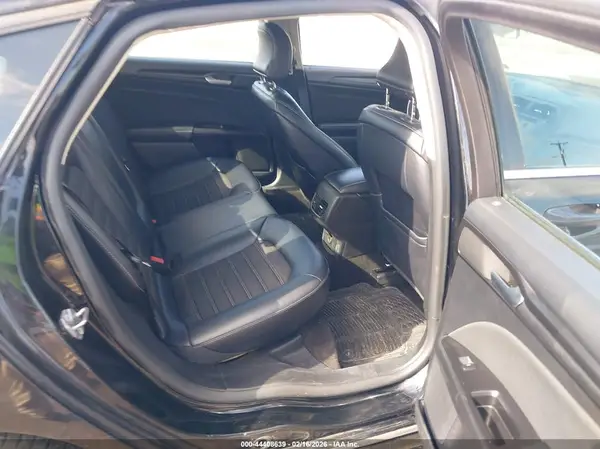 3FA6P0HD7JR255605 2018 FORD FUSION - Image 8