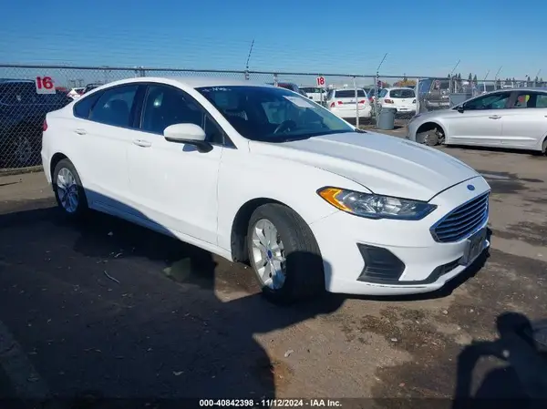 3FA6P0HD7KR201982 2019 FORD FUSION - Image 1
