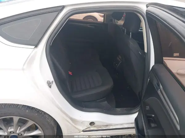 3FA6P0HD8HR249807 2017 FORD FUSION - Image 8