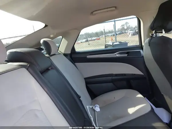 3FA6P0HD8KR111577 2019 FORD FUSION - Image 8