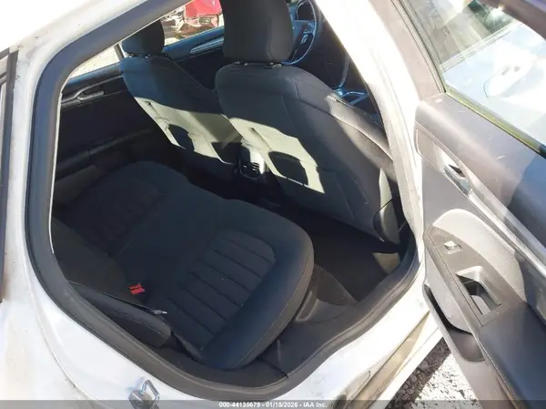 3FA6P0HD8KR247563 2019 FORD FUSION - Image 8
