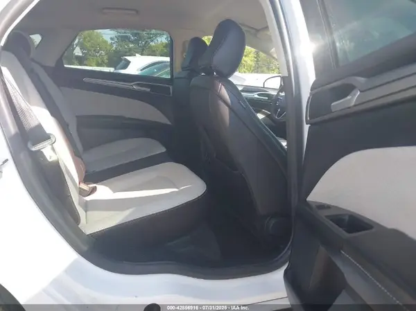 3FA6P0HD8LR260685 2020 FORD FUSION - Image 8
