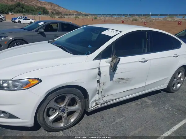 2016 FORD FUSION auction photo 6