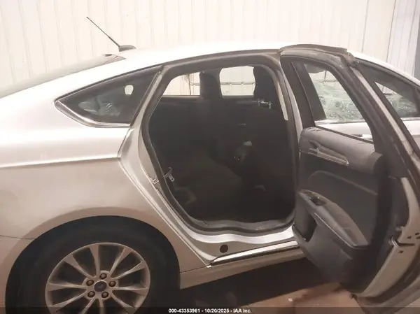 3FA6P0HD9HR151742 2017 FORD FUSION - Image 8