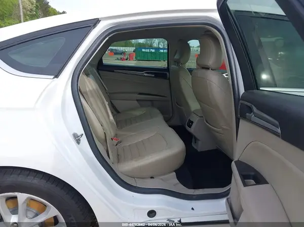 3FA6P0HD9KR160108 2019 FORD FUSION - Image 8