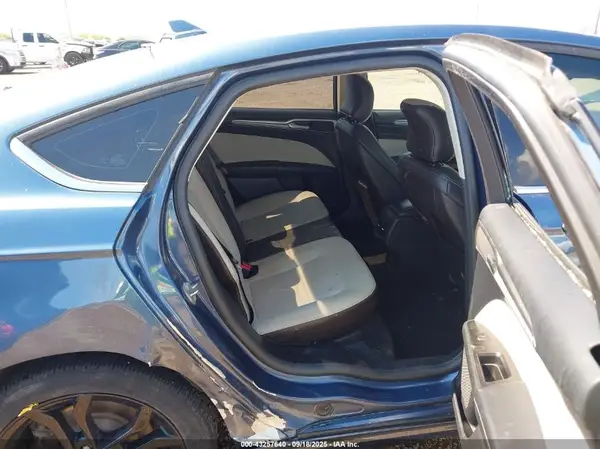 3FA6P0HD9KR231582 2019 FORD FUSION - Image 8